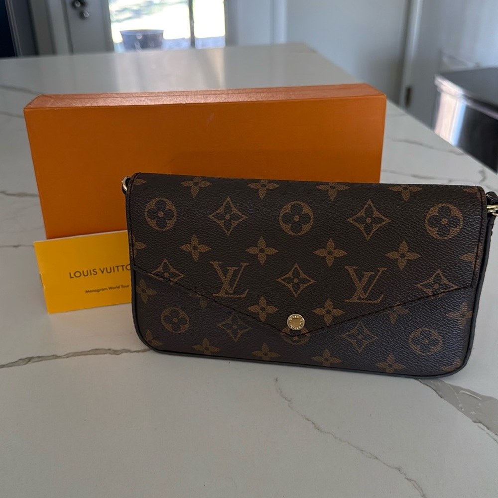 Louis Vuitton Pochette Felicie monogram clutch
